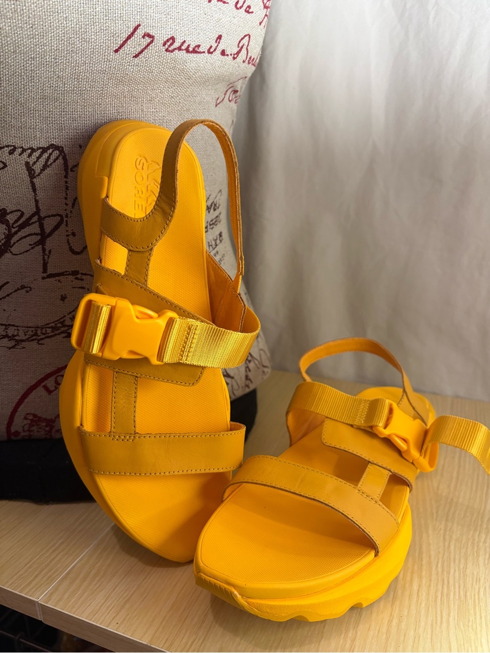 Sorel Kinetic Impact Sling Sandals. Electric Mango.Size 10